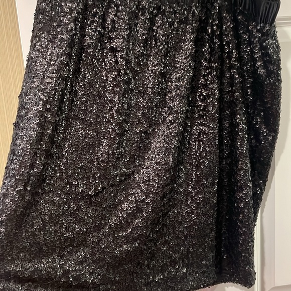 Lane Bryant sequin black skirt( longer mini) 18/20 - Picture 3 of 4